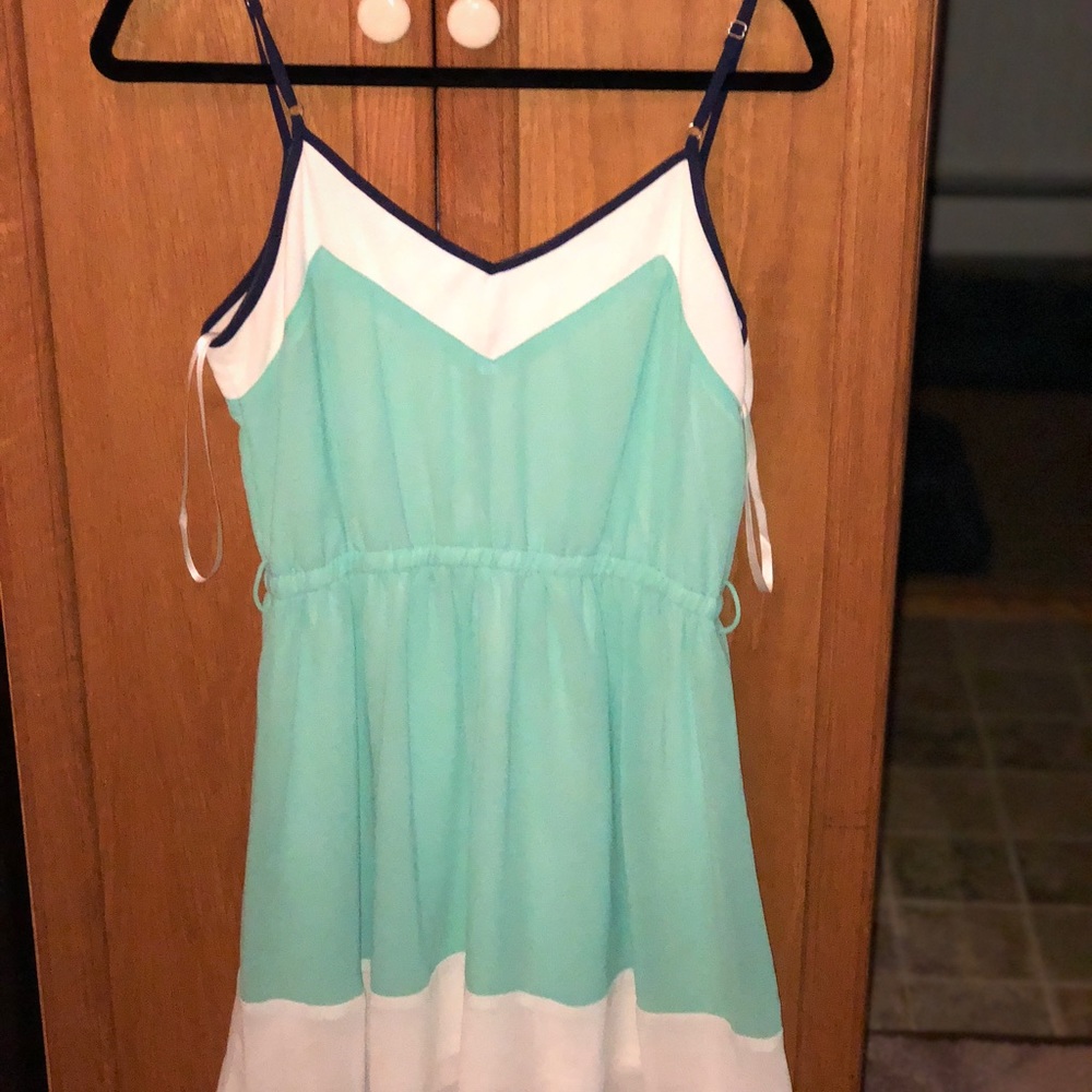 Dress - Picture 3 of 7